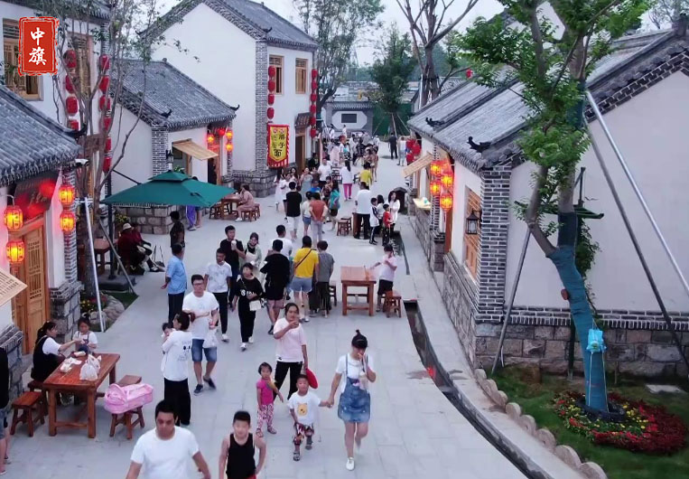 小旗出去旅游路過(guò)了一處景區(qū)