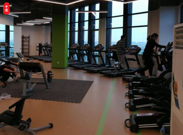 小旗家樓下的健身房，小姐姐天天來.jpg