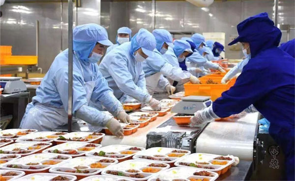 小旗后廚的中央廚房干凈衛(wèi)生出餐還快.jpg 小旗后廚的中央廚房干凈衛(wèi)生出餐還快.jpg