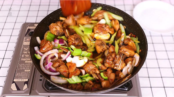 黃燜雞米飯.jpg 黃燜雞米飯.jpg