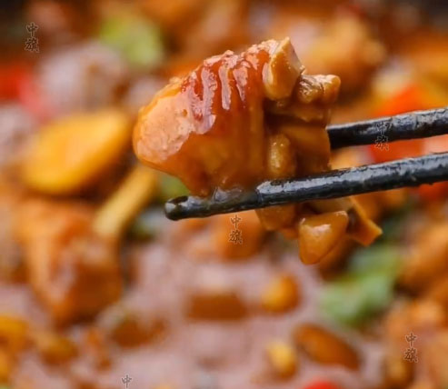 自己在家里也能做黃燜雞.jpg 自己在家里也能做黃燜雞.jpg