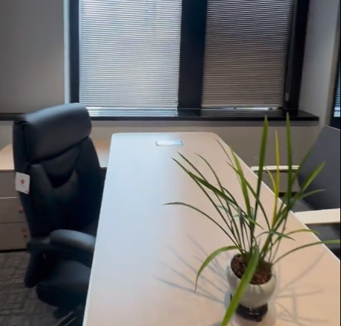 這是我的辦公桌.png 這是我的辦公桌.png