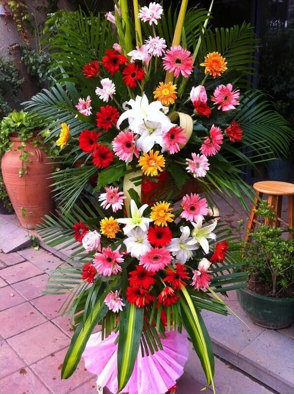 開業(yè)時準備的鮮花放在店鋪門口 開業(yè)時準備的鮮花放在店鋪門口