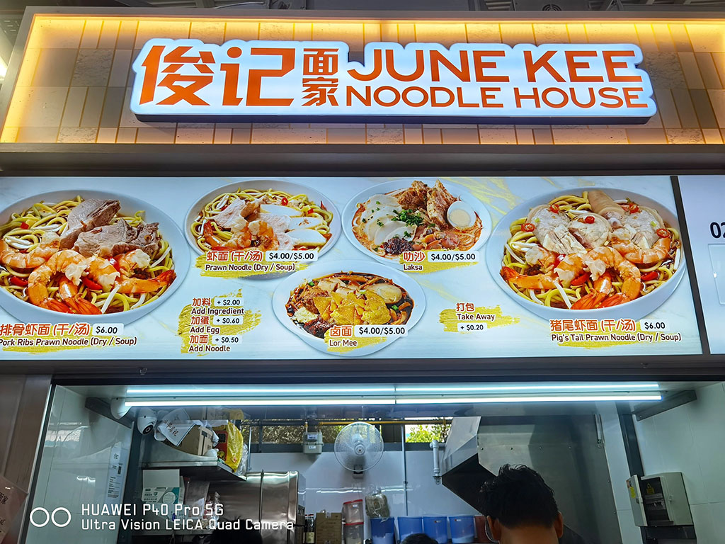 美食城內(nèi)一家開(kāi)了十幾年的小店