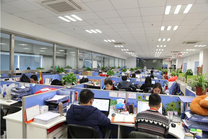 呼叫中心正在工作的小伙伴們.jpg 呼叫中心正在工作的小伙伴們.jpg