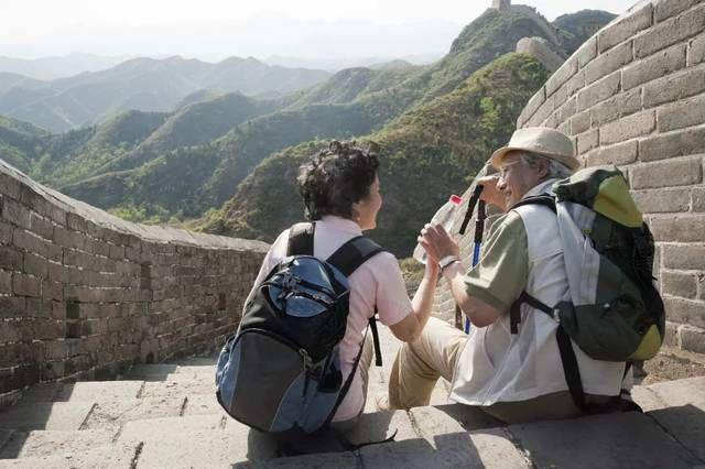 老年旅游服務(wù)現(xiàn)在也是非?；鸬?jpg