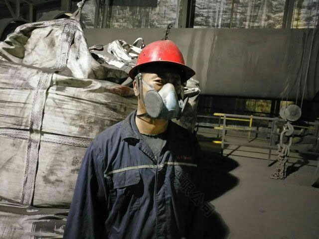 粉塵車間一定要佩戴防護(hù)口罩.jpg 粉塵車間一定要佩戴防護(hù)口罩.jpg