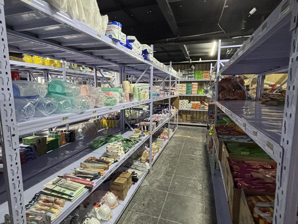 北京豐臺(tái)樓下新開的小超市比較簡(jiǎn)陋都在剛開始創(chuàng)業(yè)中.jpg
