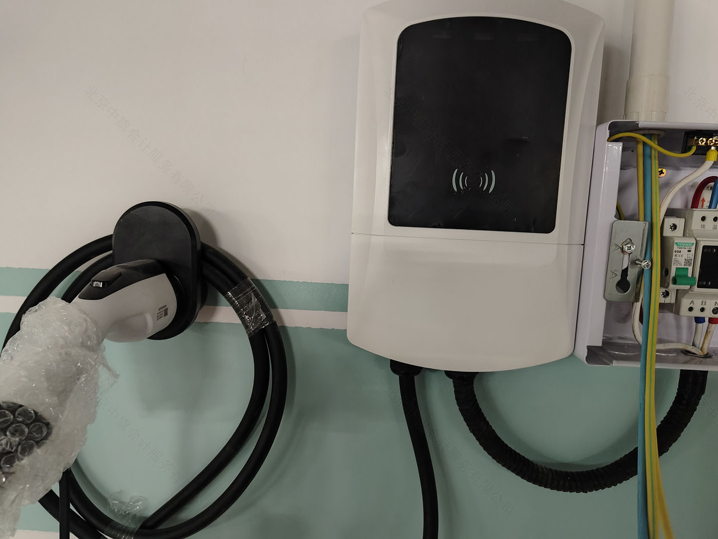 我自己在小區(qū)樓下新裝的充電樁.jpg