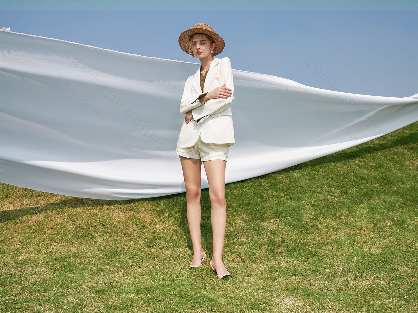 電商拍一組模特照片大幾千上萬也是常態(tài).jpg 電商拍一組模特照片大幾千上萬也是常態(tài).jpg