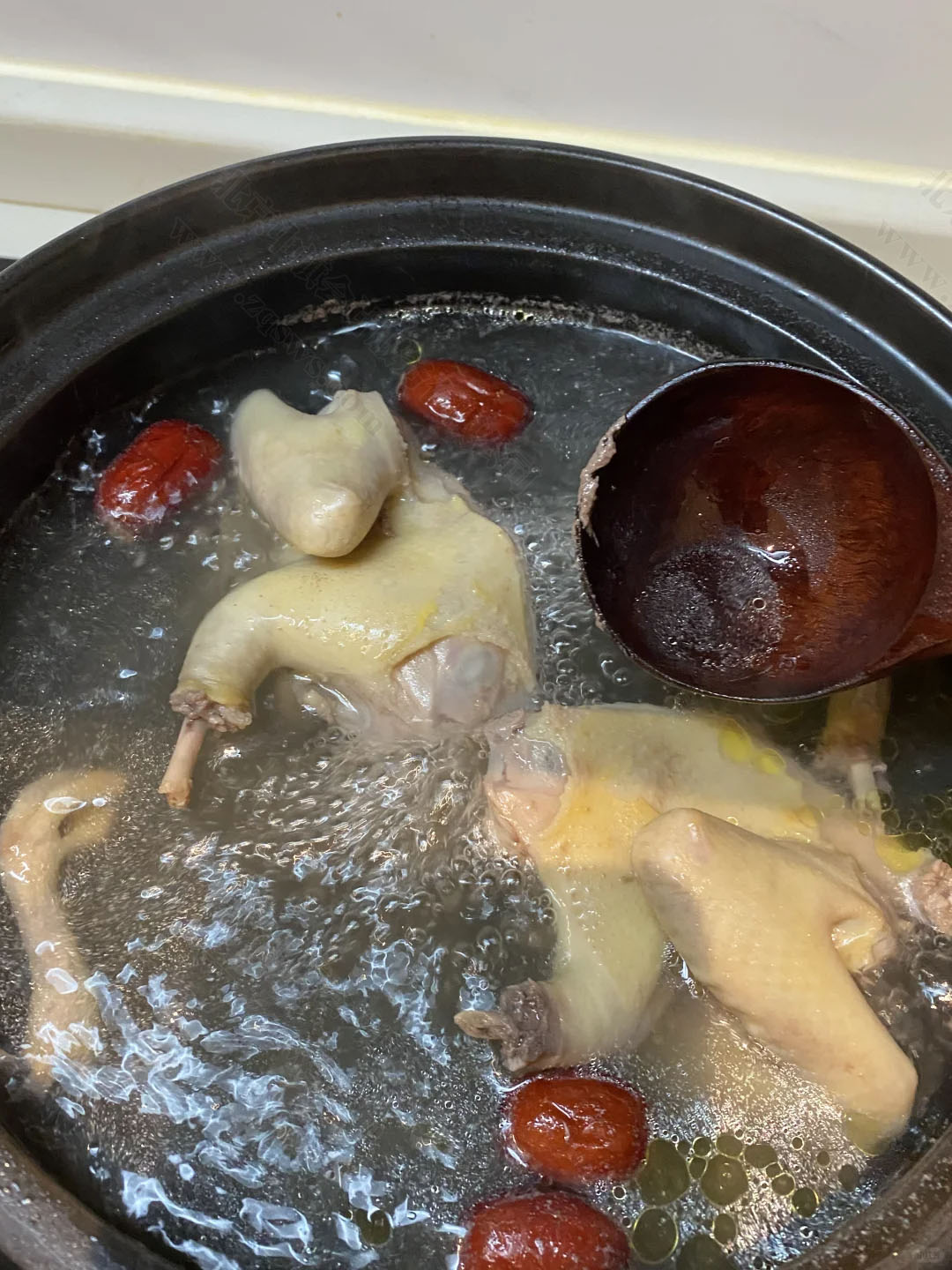 鴿子湯自己在家也能燉營(yíng)養(yǎng)非常高.jpg 鴿子湯自己在家也能燉營(yíng)養(yǎng)非常高.jpg