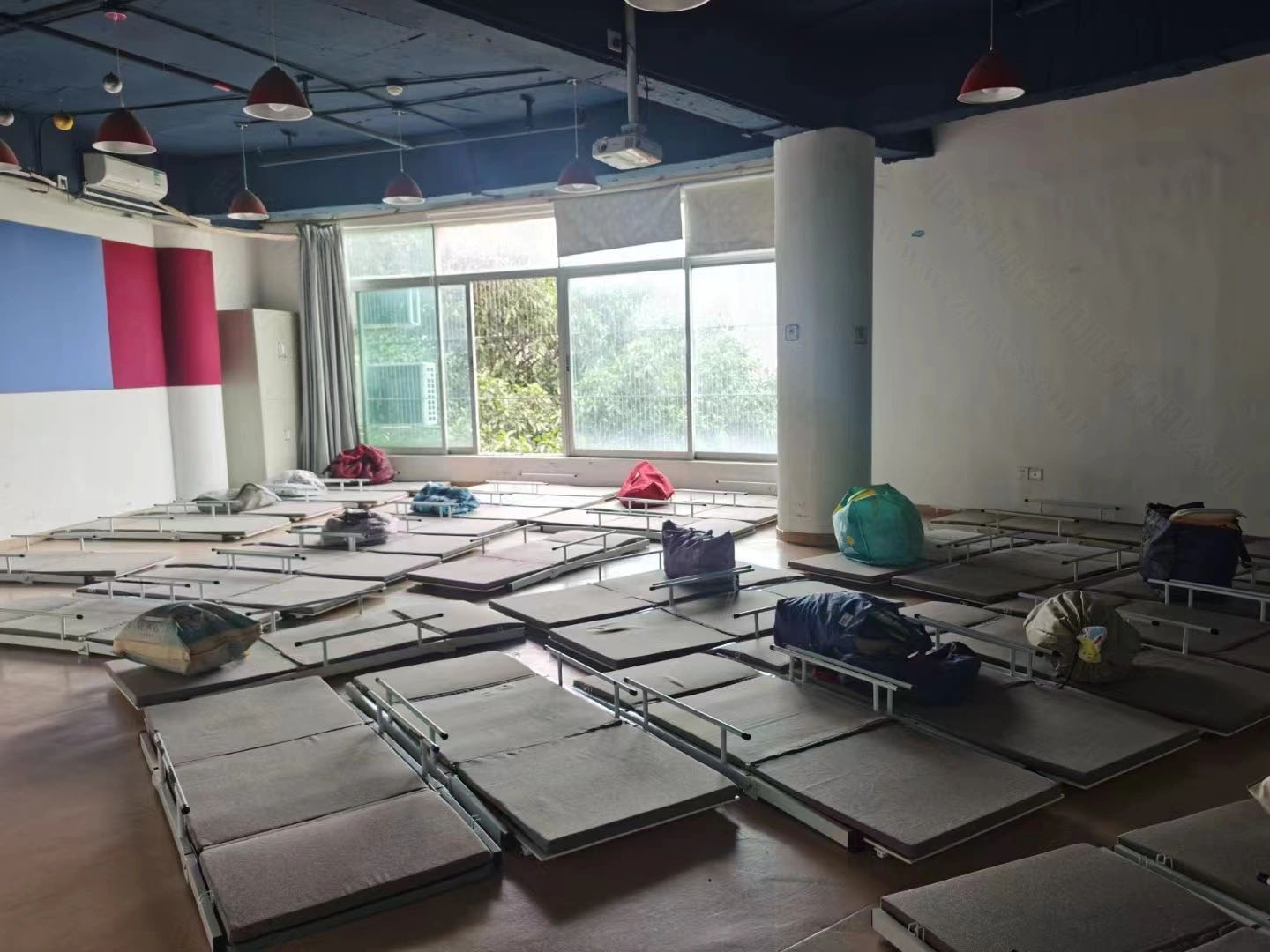 現(xiàn)在場地裝修.jpg 現(xiàn)在場地裝修.jpg