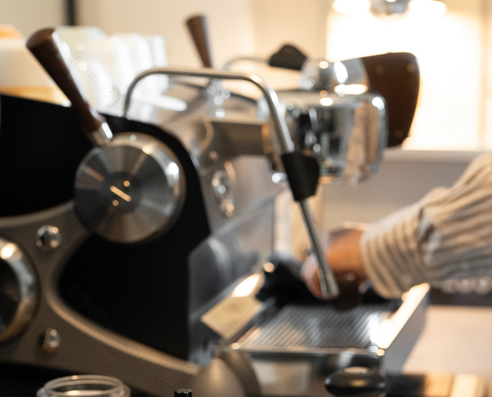 咖啡機(jī)設(shè)備.jpg 咖啡機(jī)設(shè)備.jpg