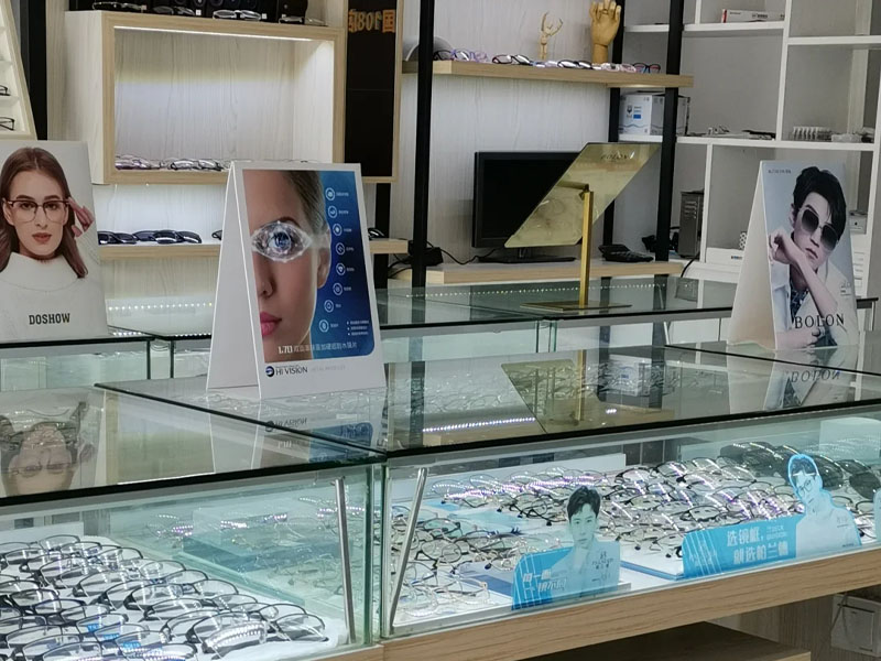 眼鏡行業(yè)現(xiàn)在還是非常火的了.jpg