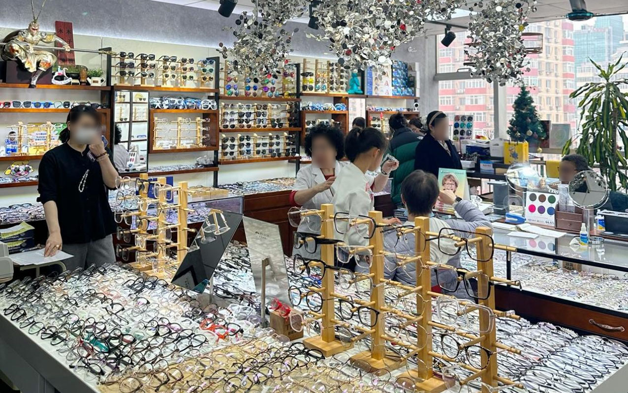 店內(nèi)顧客非常多還是比較火爆的.jpg 店內(nèi)顧客非常多還是比較火爆的.jpg