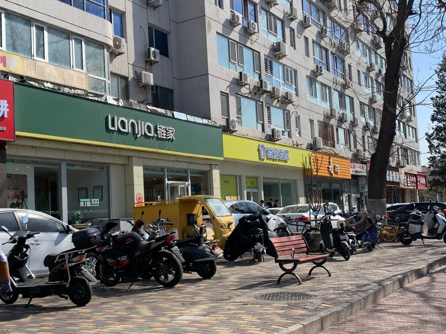 街邊隨手拍這幾家房地產(chǎn)經(jīng)紀(jì)公司.jpg 街邊隨手拍這幾家房地產(chǎn)經(jīng)紀(jì)公司.jpg