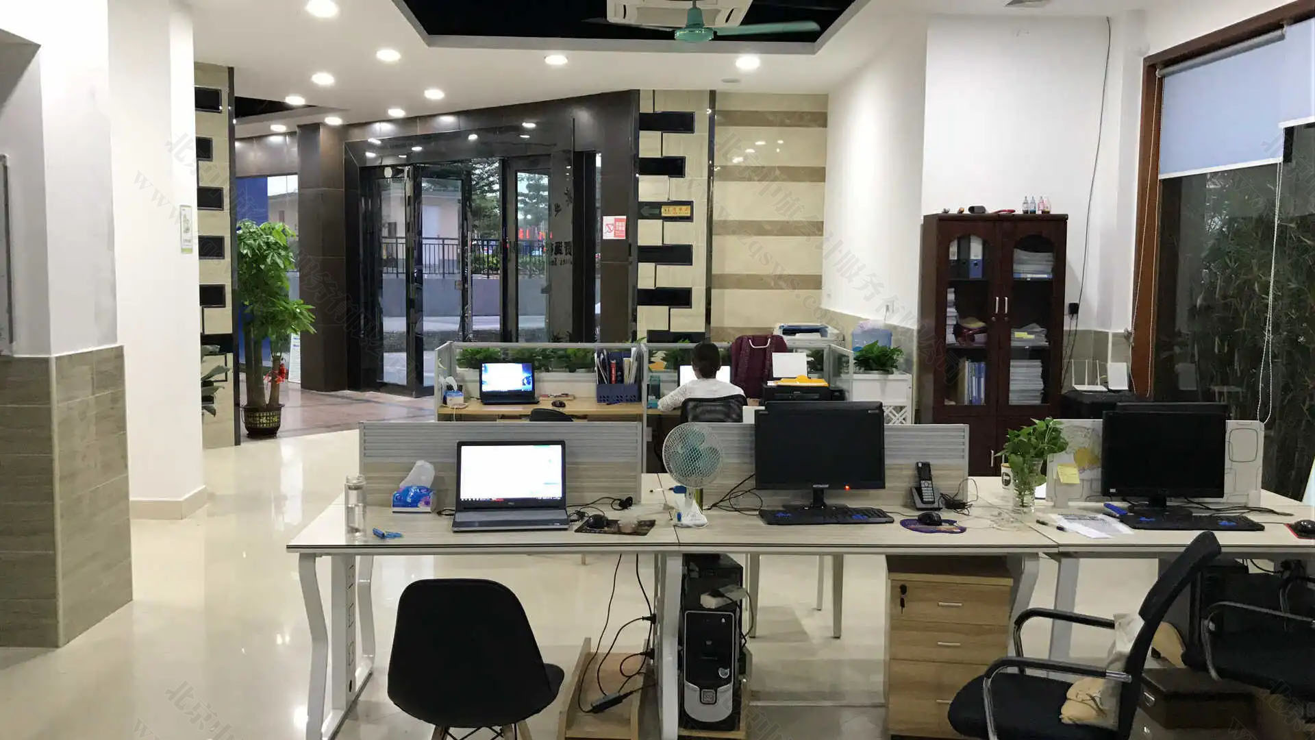 人力中介辦公室.jpg 人力中介辦公室.jpg