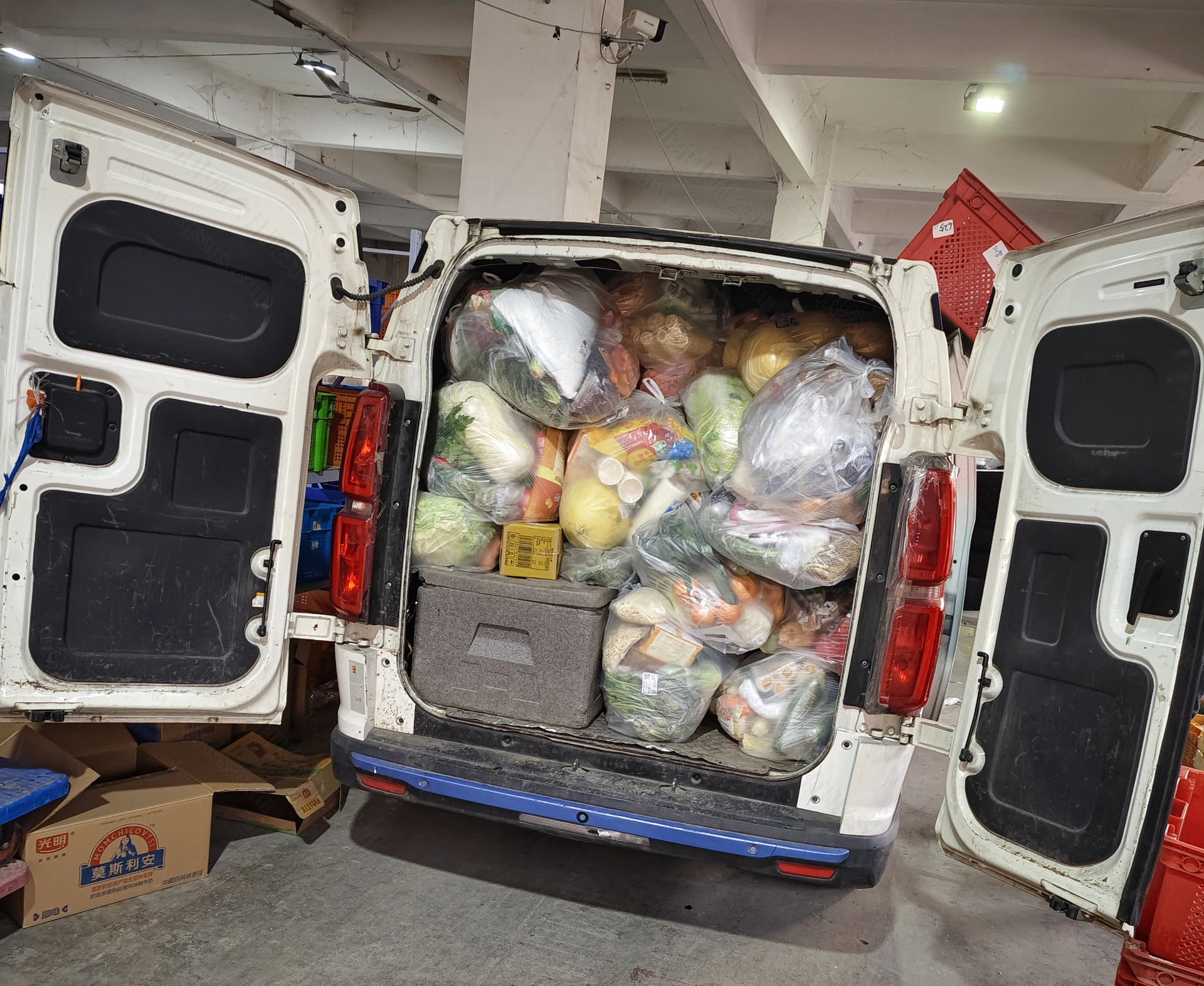 貨拉拉裝了一車的貨.jpg 貨拉拉裝了一車的貨.jpg