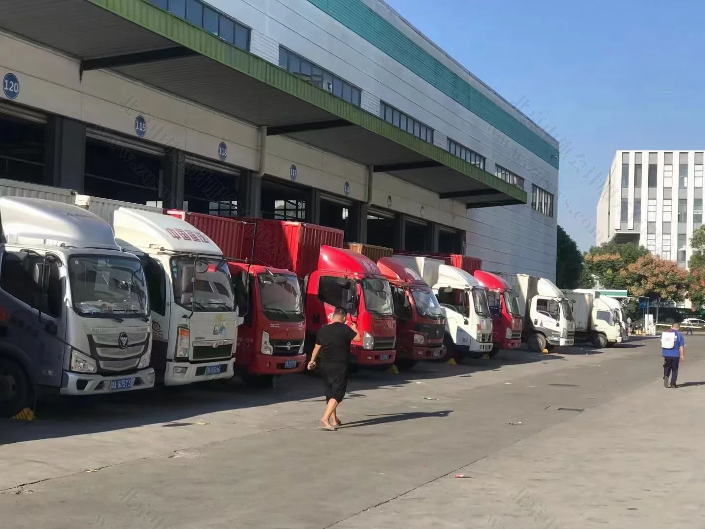 拉貨的車.jpg 拉貨的車.jpg