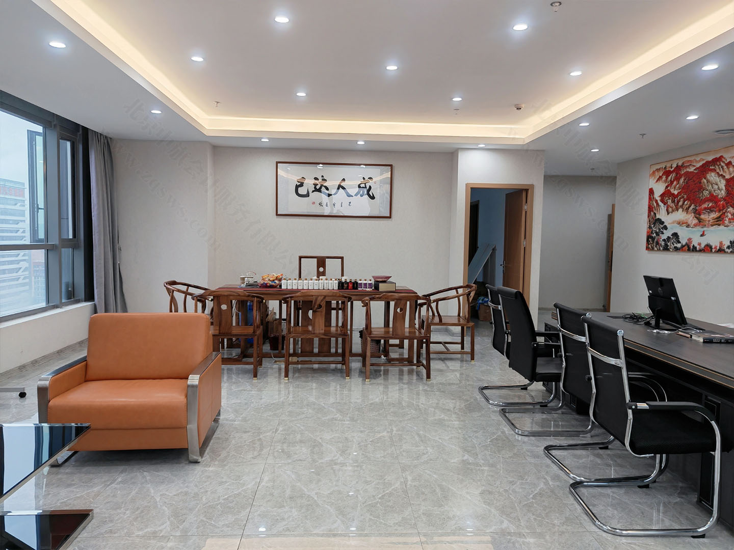 代駕公司開會(huì)的辦公室.jpg