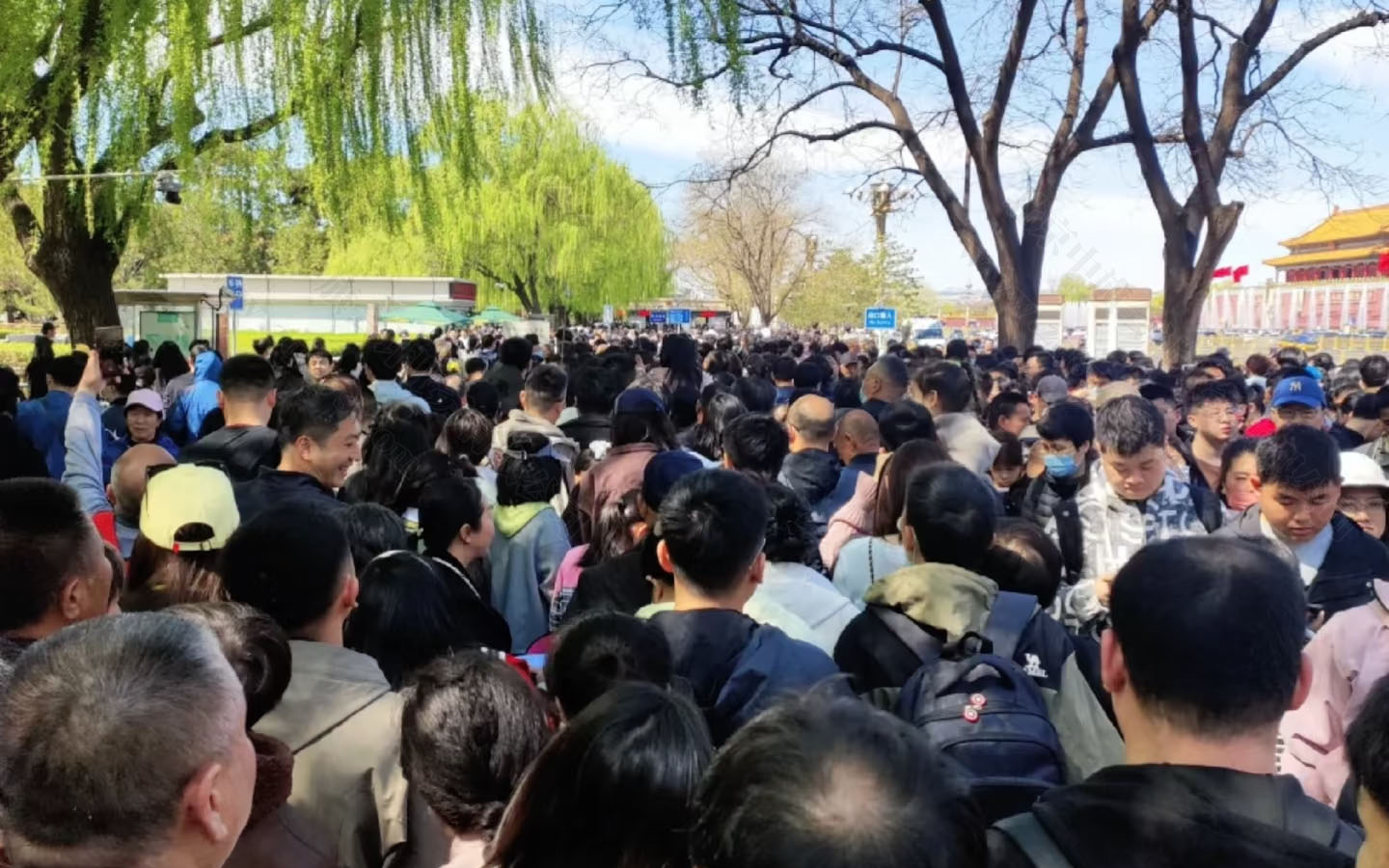 北京旅游區(qū)人山人海.jpg 北京旅游區(qū)人山人海.jpg