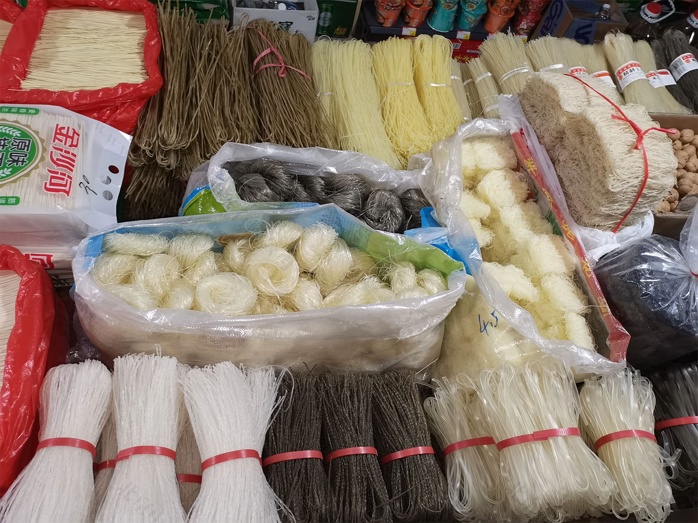 食雜店內也可以買一些粉條之類的.jpg 食雜店內也可以買一些粉條之類的.jpg