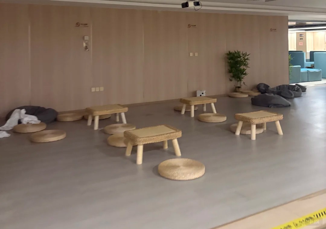 這個(gè)墻面都是A級防火的.jpg 這個(gè)墻面都是A級防火的.jpg