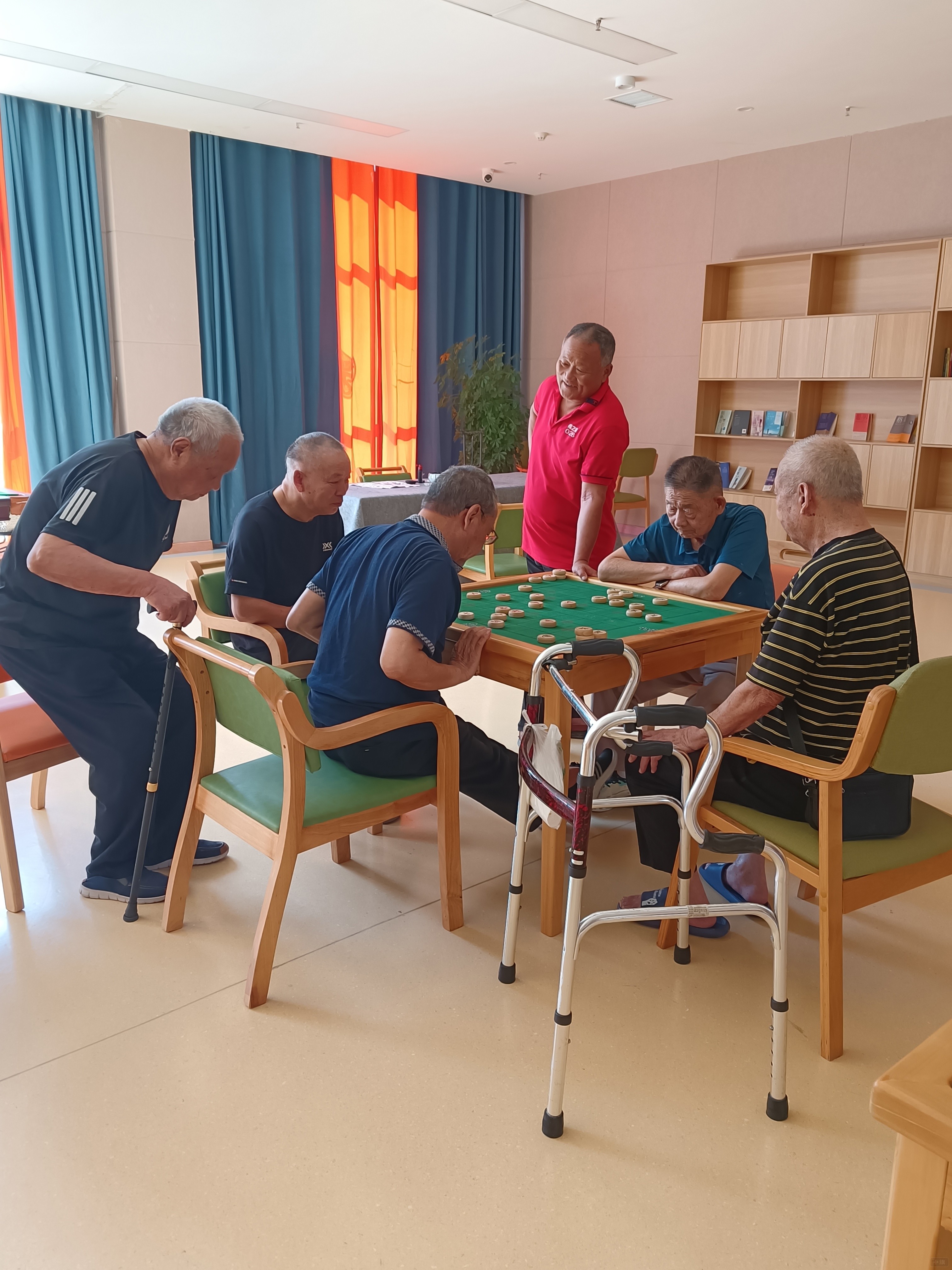 正在下象棋的叔叔們.jpg 正在下象棋的叔叔們.jpg