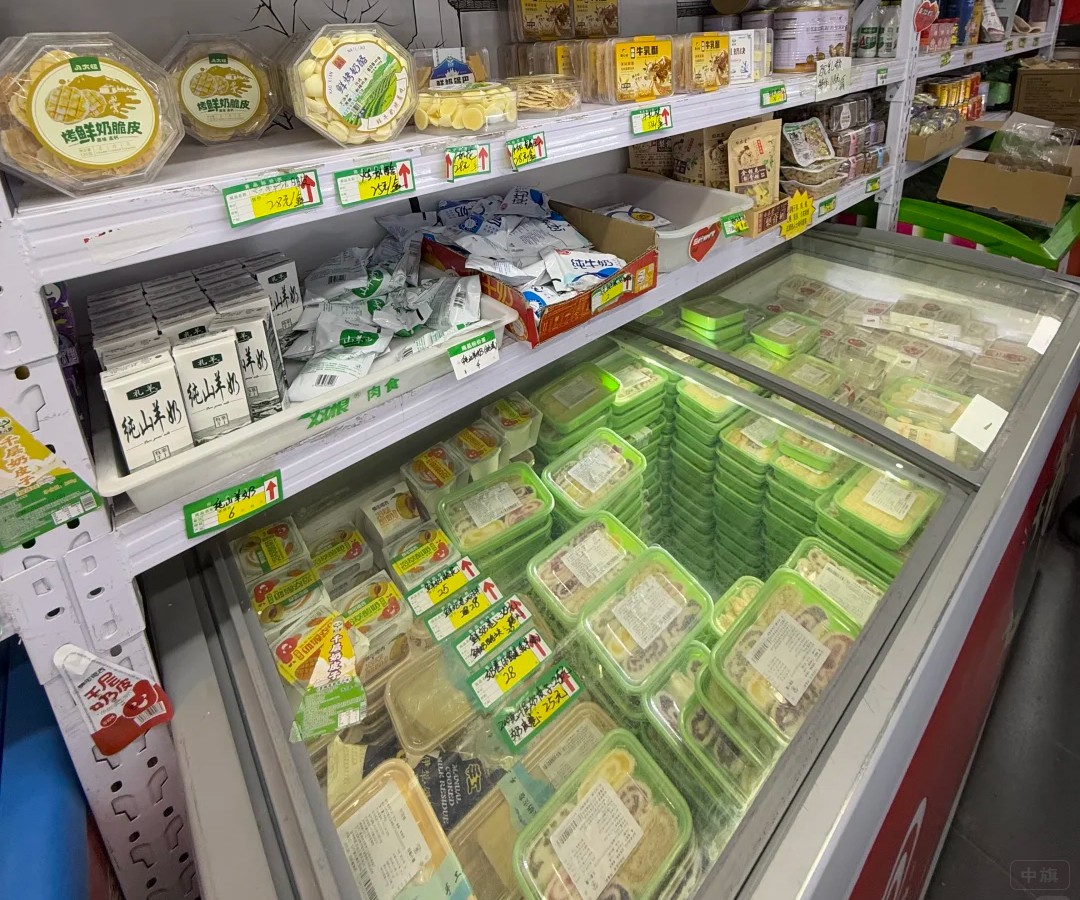 商店里邊的奶制品.jpg