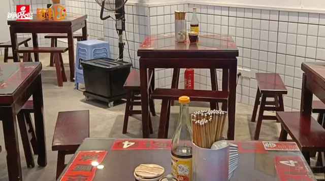 不在飯點，面館內(nèi)空無一人