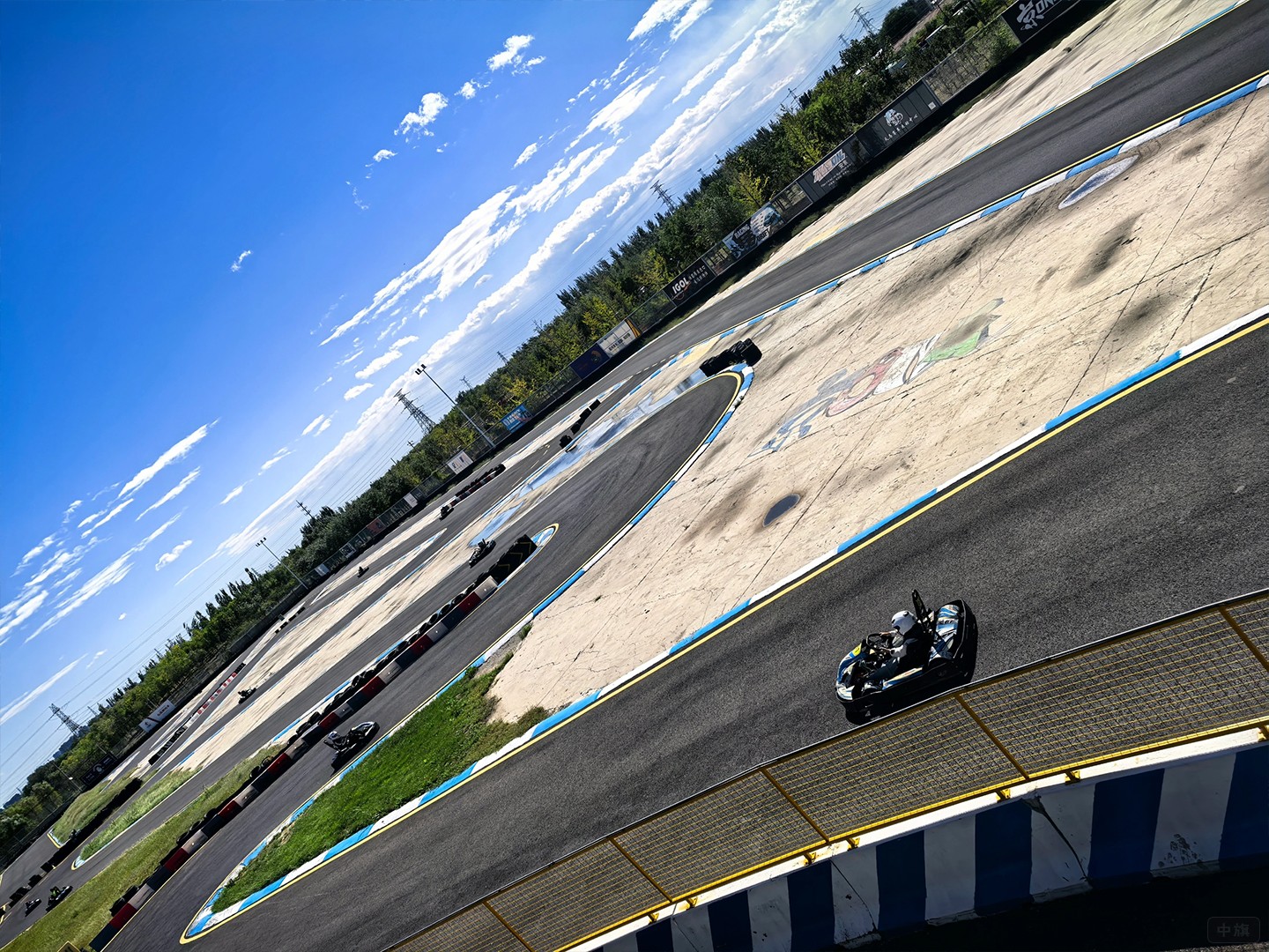 超大型的卡丁車