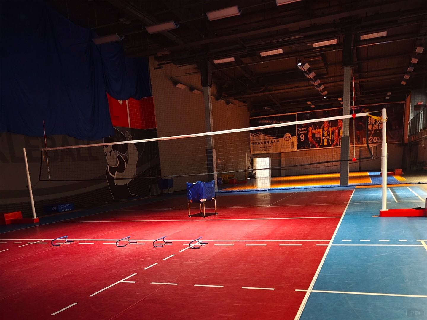 排球場(chǎng)館晚上正在檢查中 排球場(chǎng)館晚上正在檢查中