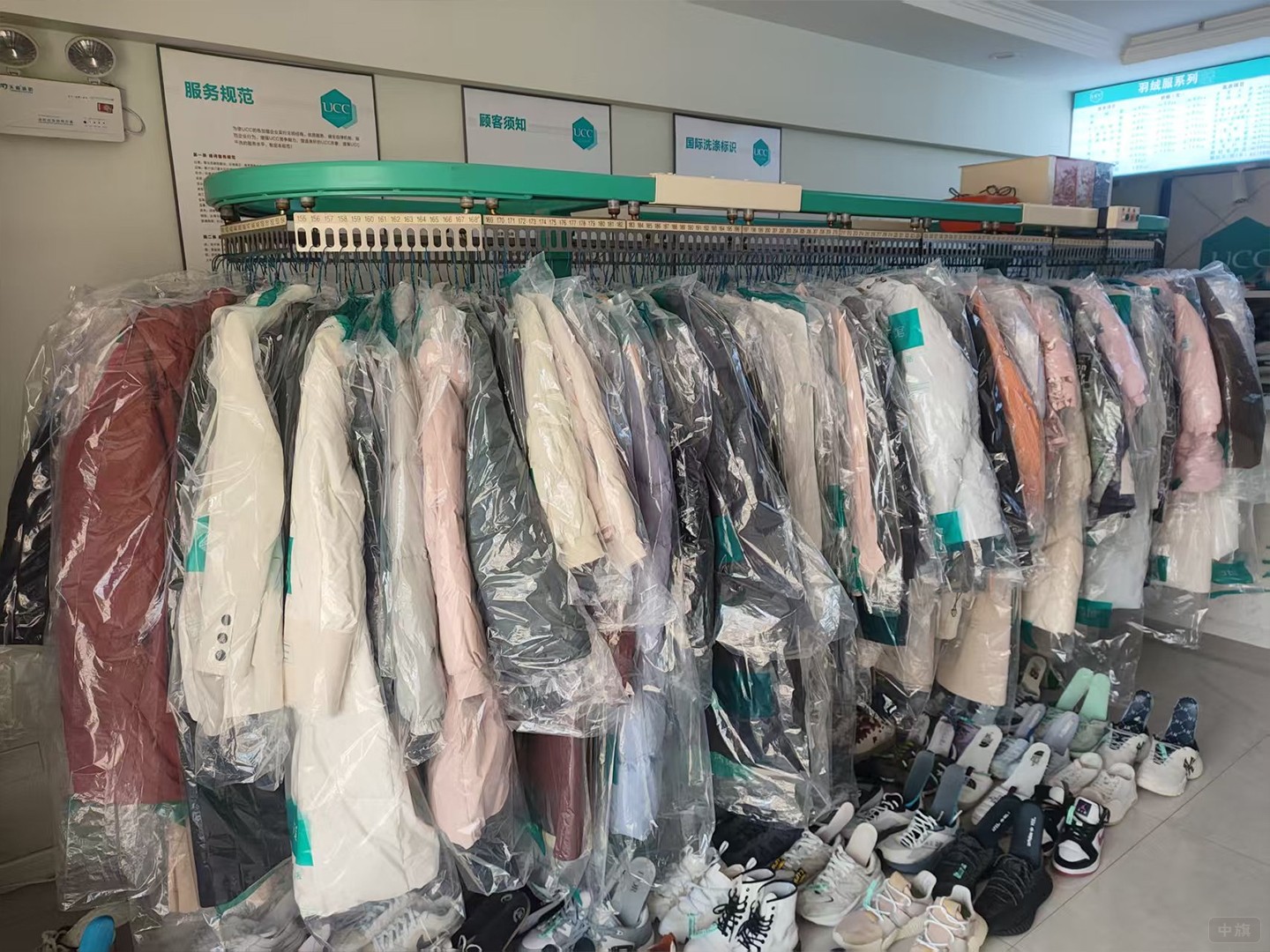 清洗后掛著的衣服