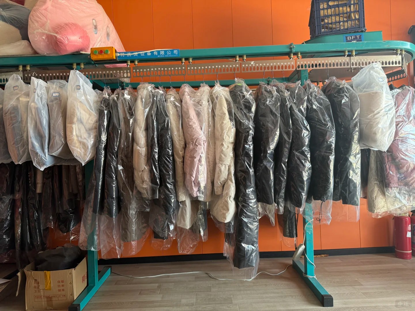 干洗店晾衣設(shè)備