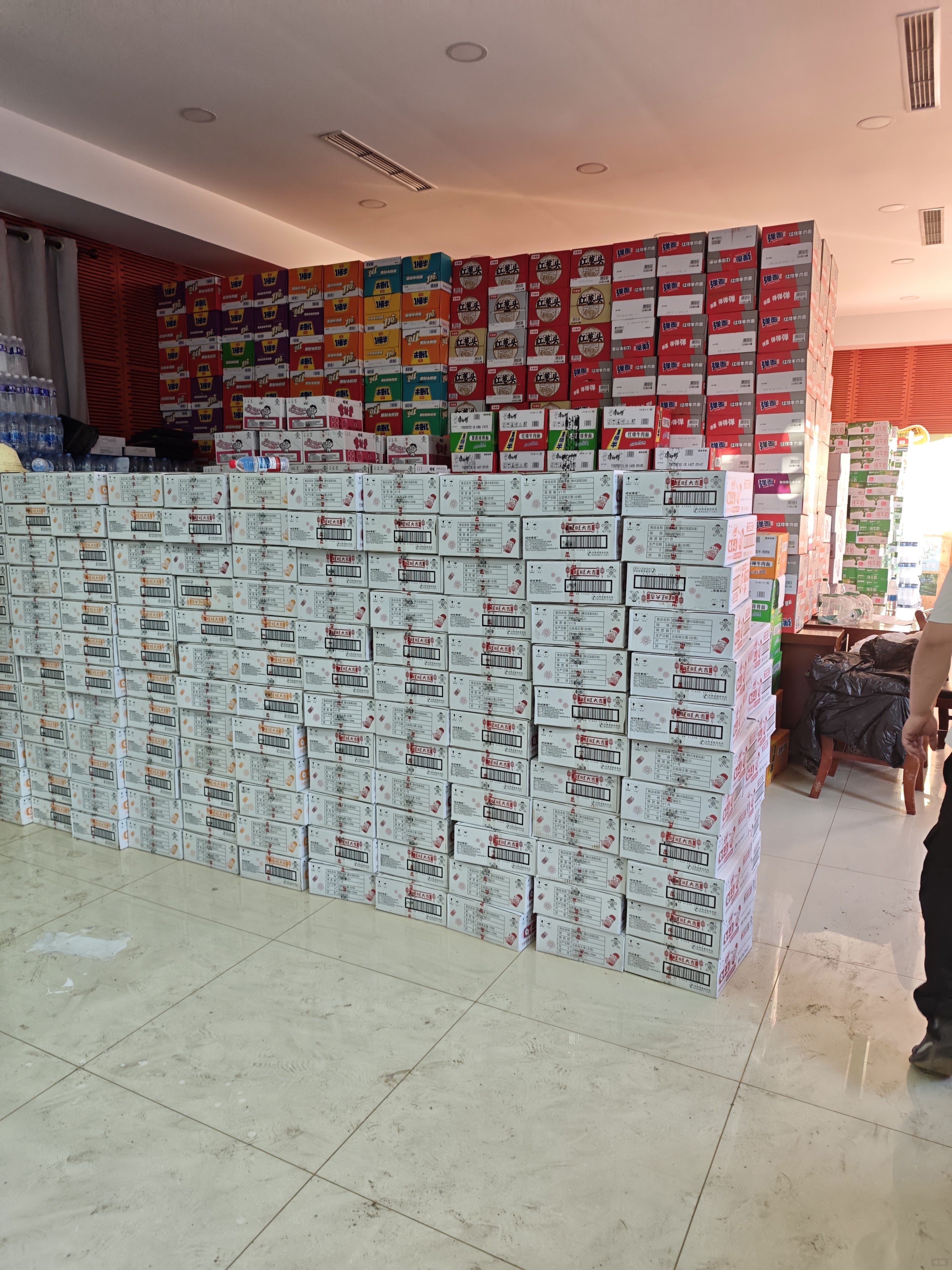 將所有救援物資擺放整齊