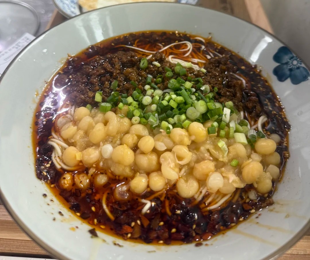 剛做好的小面準(zhǔn)備吃了哦 剛做好的小面準(zhǔn)備吃了哦