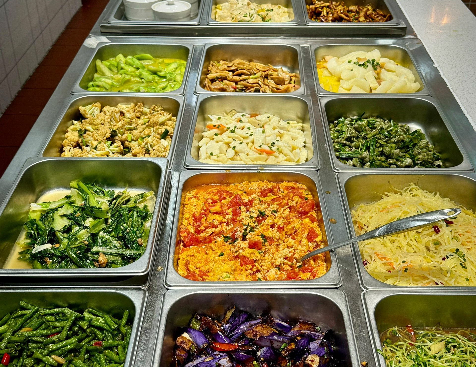 都是快餐店新炒出來(lái)的熱菜