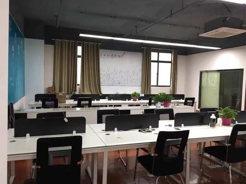 現(xiàn)在所謂的共享辦公室就是這個