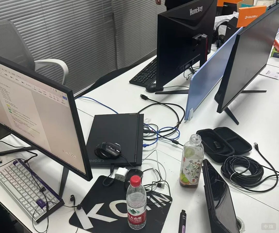 代練工作室籌備中，現(xiàn)在網(wǎng)絡(luò)都已經(jīng)接好了