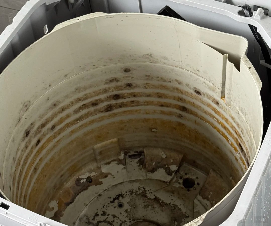 這是師傅上門給我家清洗洗衣機(jī)