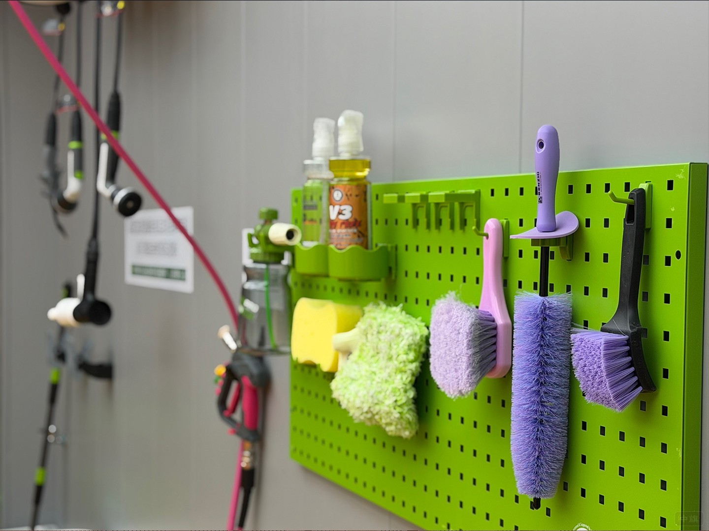 我們樓下的自助洗車店里的設(shè)備 我們樓下的自助洗車店里的設(shè)備