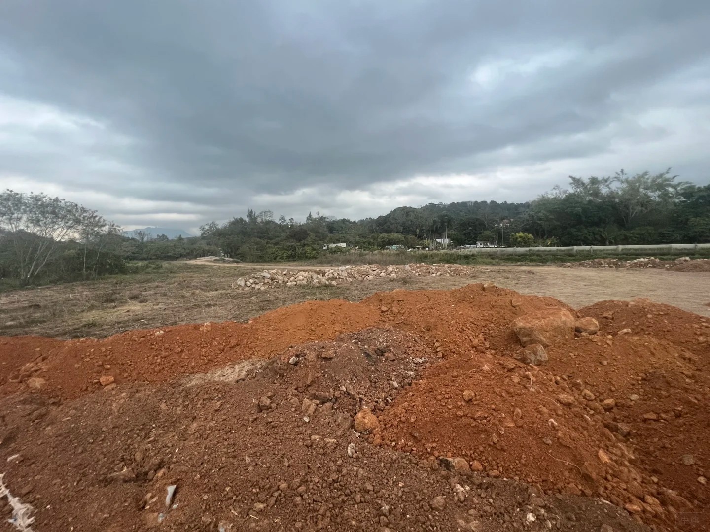 尚未開(kāi)發(fā)的土地現(xiàn)在已經(jīng)閑置