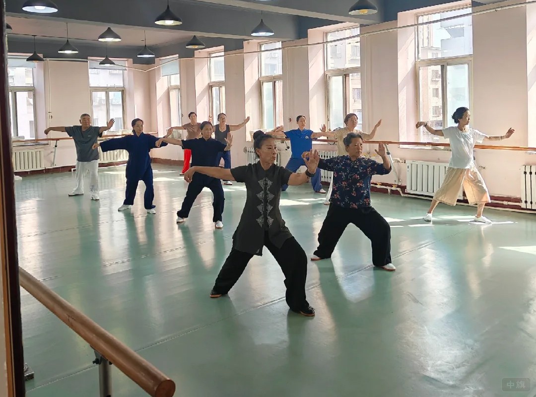 我們小區(qū)樓下新開(kāi)的老年大學(xué)