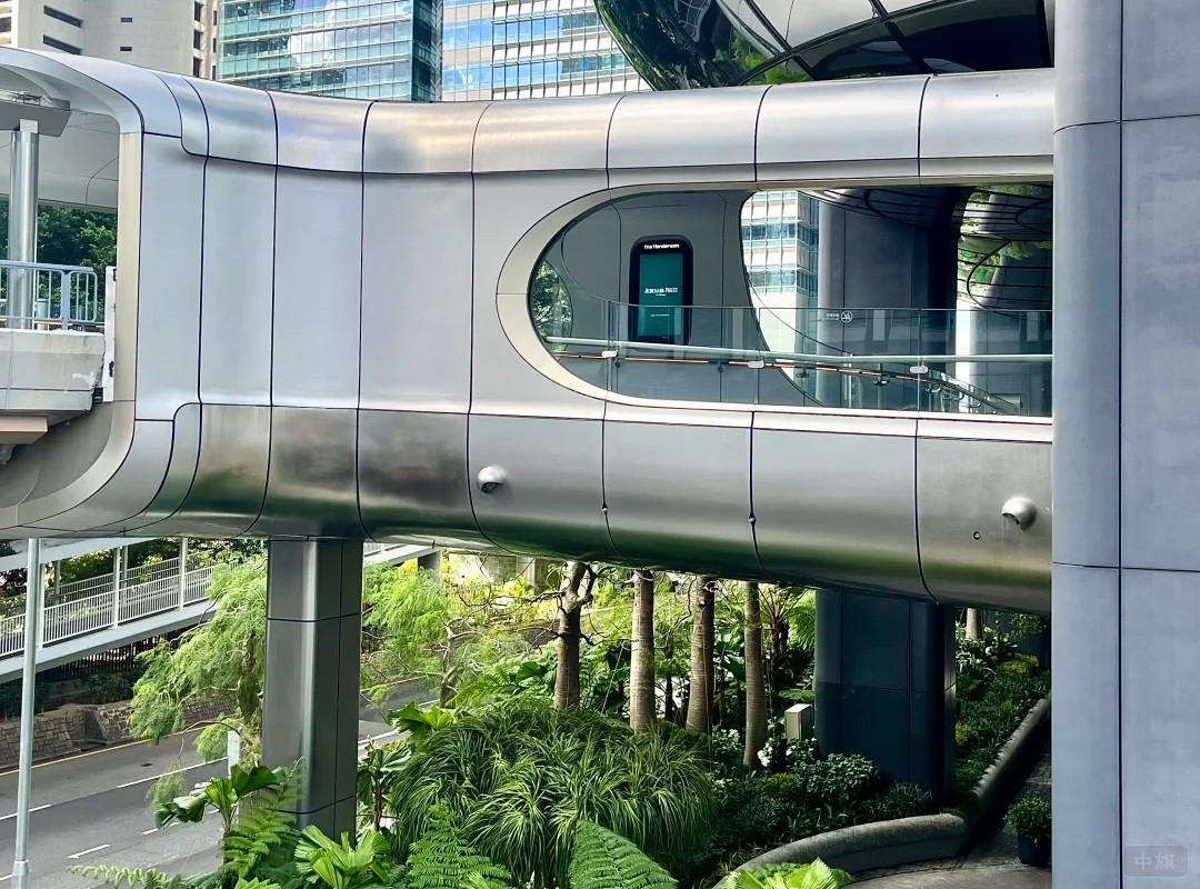 香港地鐵中環(huán)站J2出口，步行3min