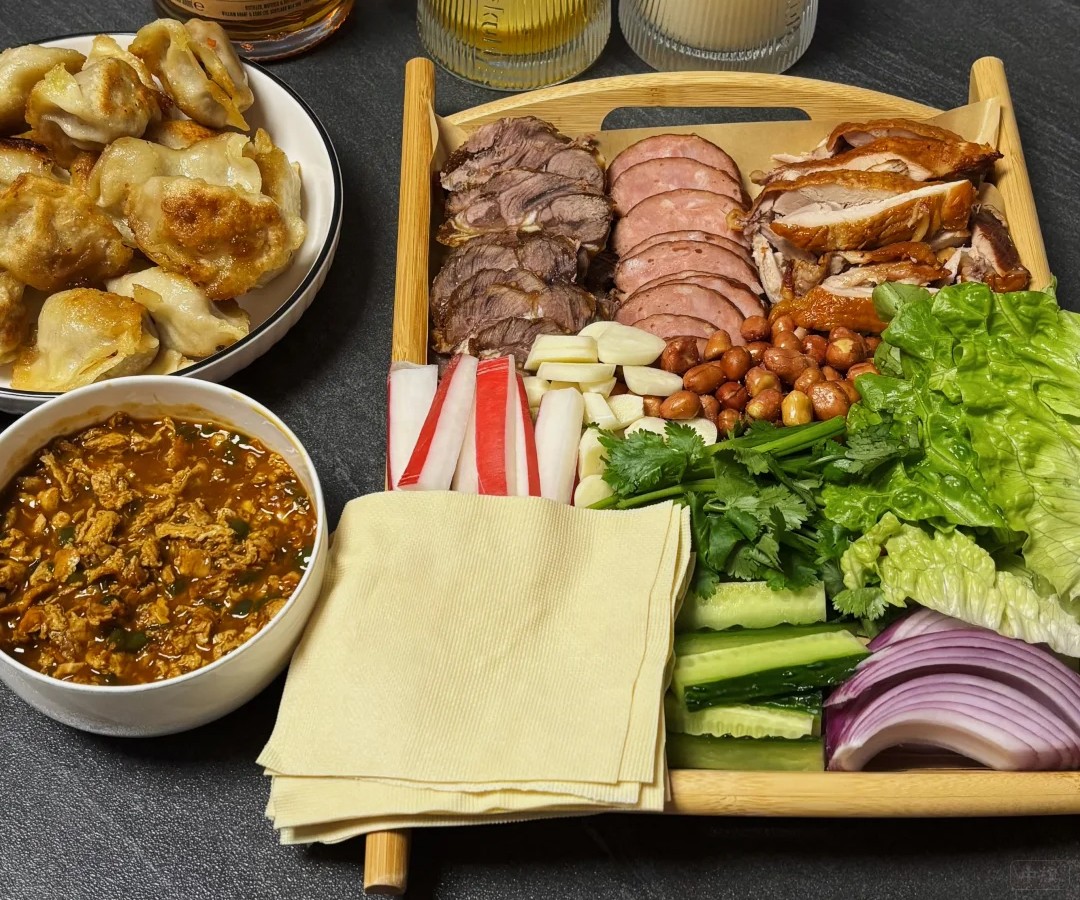 最簡(jiǎn)單的就是花生米需要油炸冷卻后售賣，所以屬于冷食制售