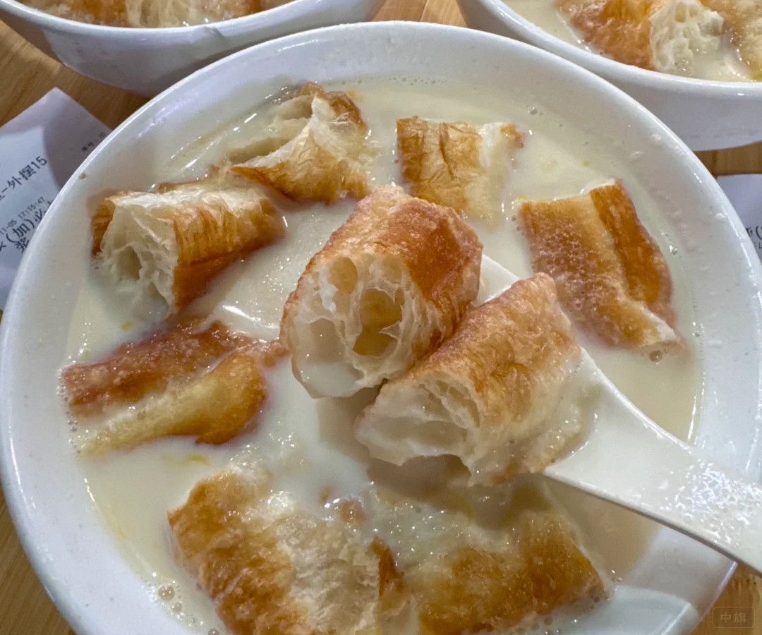 老何給我的豆?jié){和油條，吃起來真的香