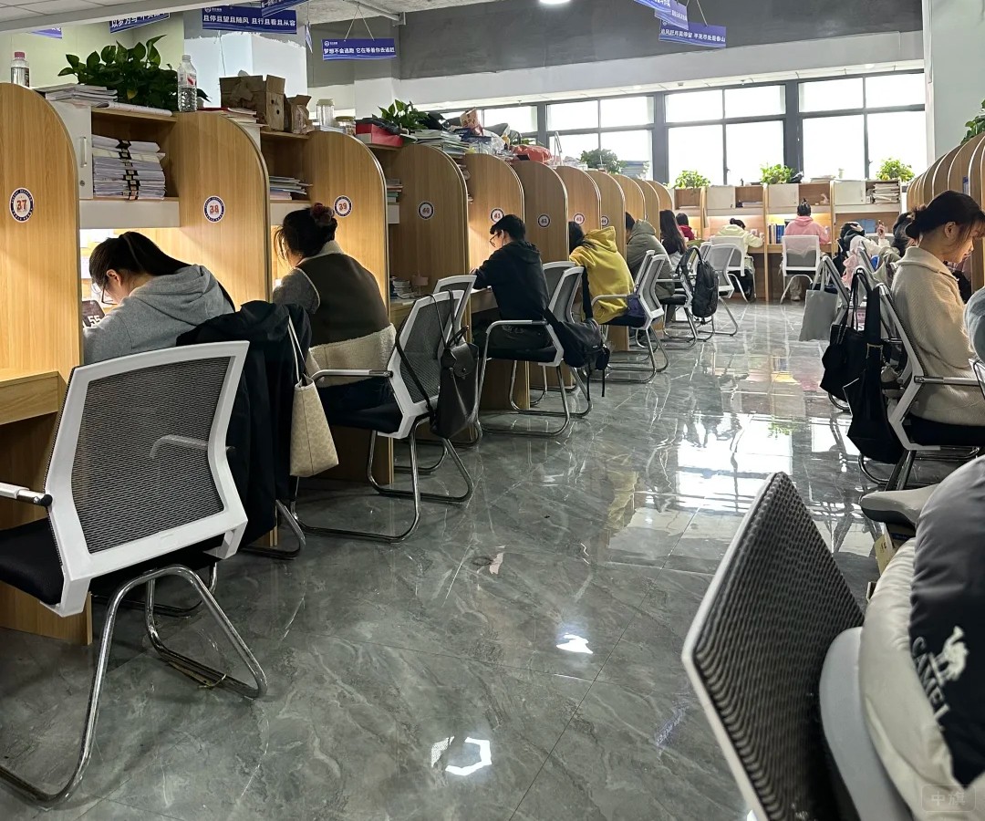 正在學習的孩子們